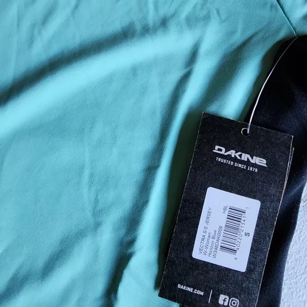 NWT DAKINE AQUA & black short sleeve shirt RASHGARD - Image 2