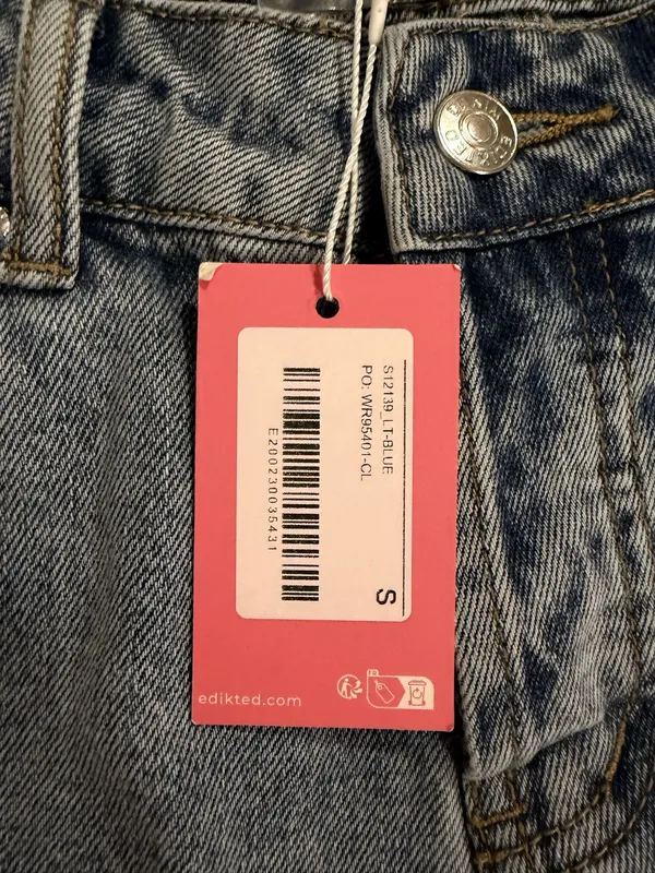 Low-Rise Denim Edikted Shorts - Image 5