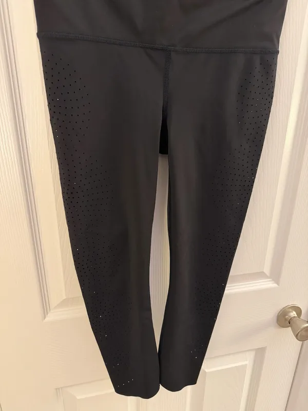 Athleta Black Mid Rise Velocity Laser Cut Capri Leggings XSP - Image 5