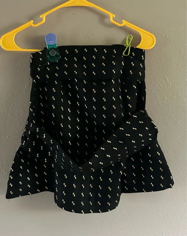 Black and gold mini skirt by Wintermuse Size 6 - Image 3