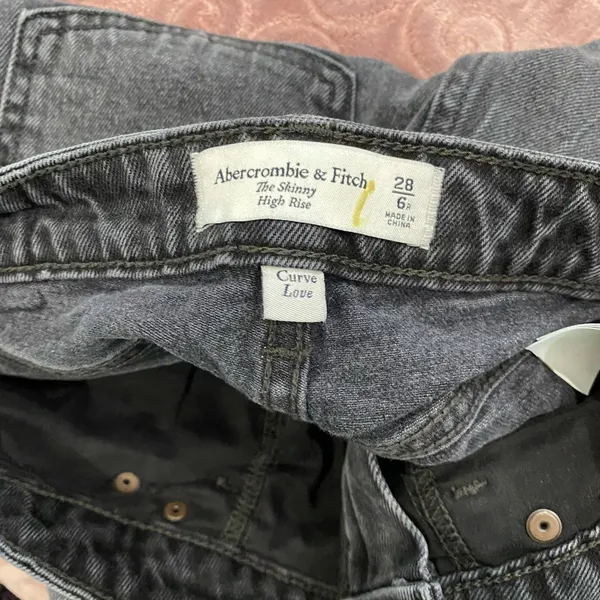 Abercrombie & Fitch the skinny High Rise Jeans Size 6/28 - Image 9