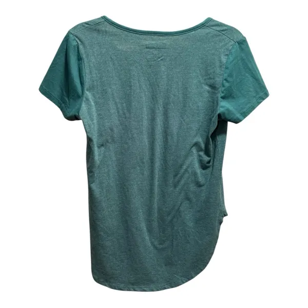 NFL Team Apparel Green Bay Packers Women’s Hi-Lo V-Neck Tee Green Small - Image 4