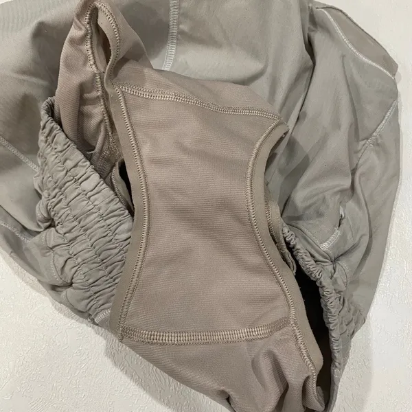 Lululemon Speed Up Shorts Size 0 Gray High Rise Running Athletic - Image 6