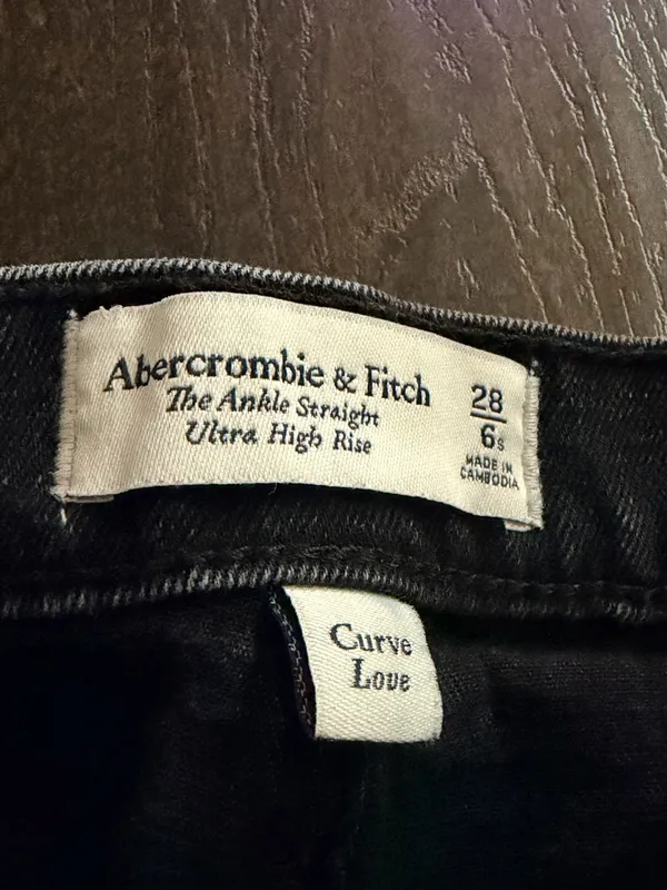 Abercrombie and Fitch Ankle Straight Ultra High Rise Curve Jeans - Image 3