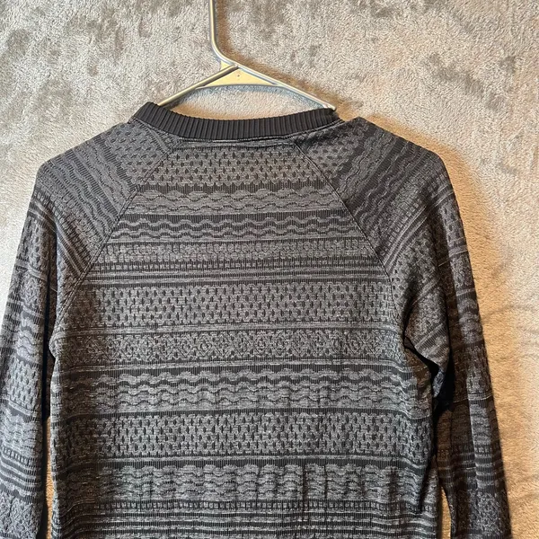 Lululemon Rest Less Pullover Black White‎ Stretchy Top Women's Size 8 - Image 6