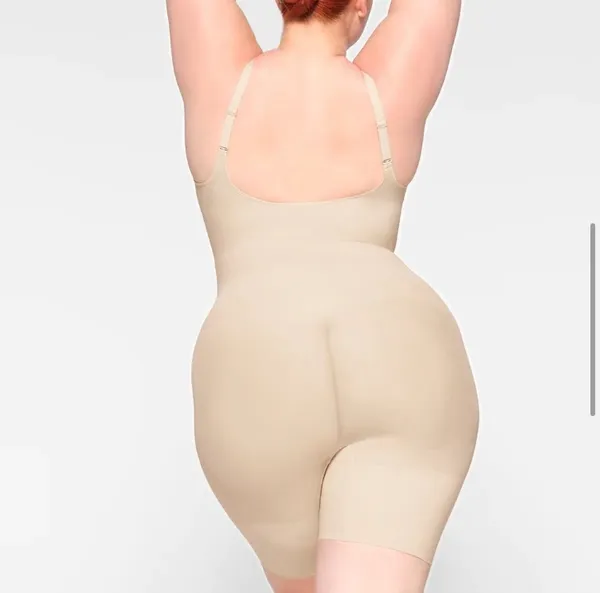 SKIMS Everyday Sculpting Scoop Neck Bodysuit - Image 2