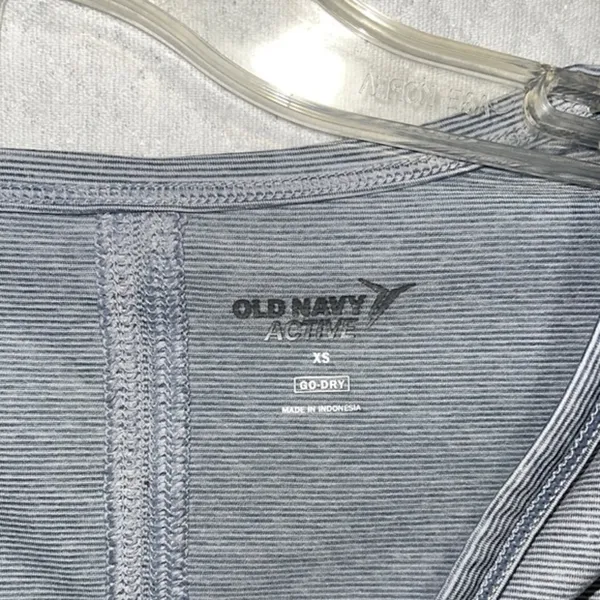 Old Navy Active shirt size XS - Image 3