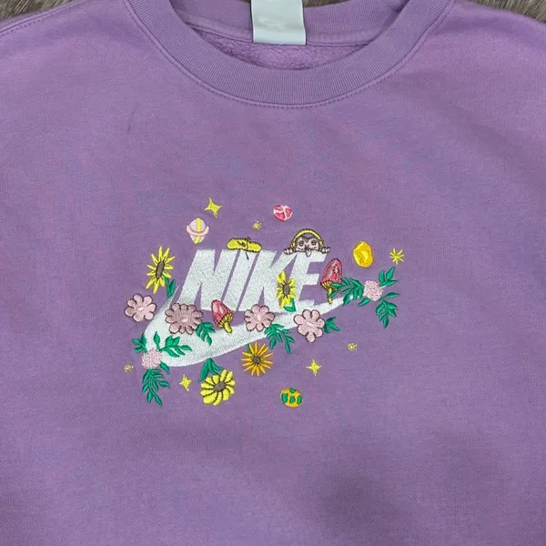 Nike Unisex Floral Embroidered Crewneck Sweatshirt Lavender Purple Large Cottage - Image 3
