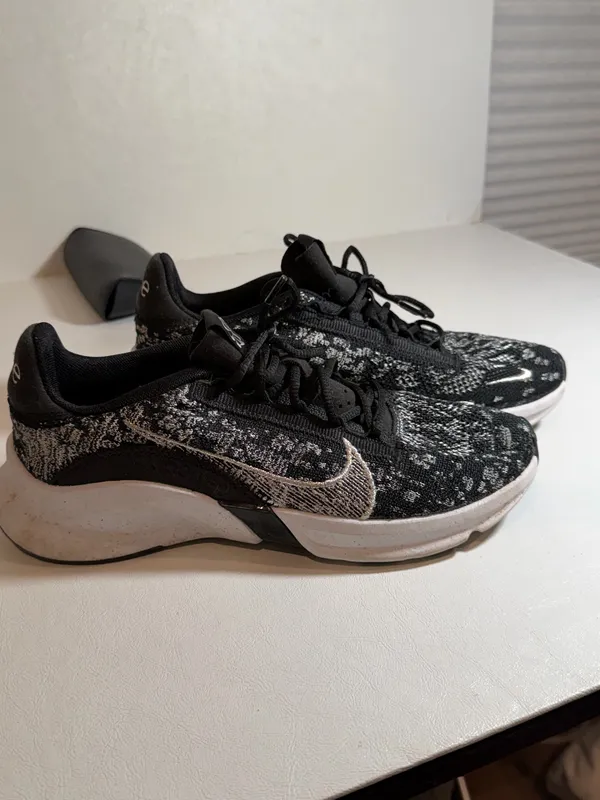 Nike Air Zoom Pegasus black & white sneakers Size US 8.5 - Image 2