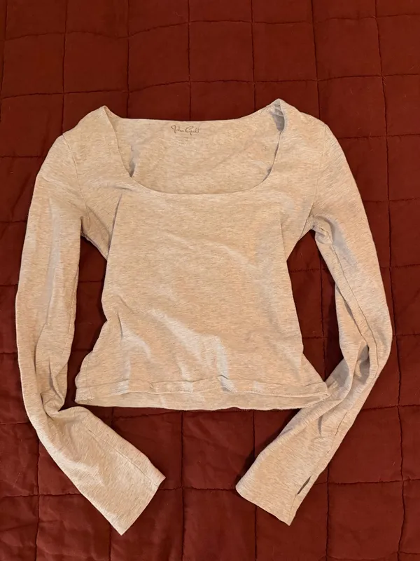 Brandy Melville John Galt grey longsleeve - Image 2