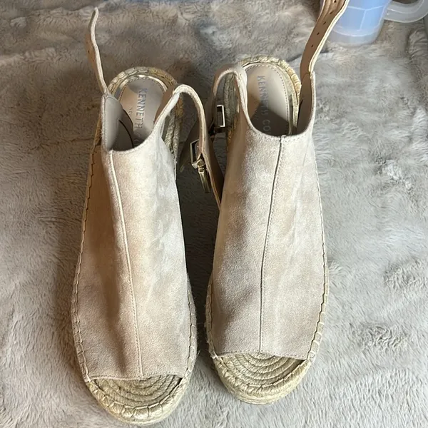 Kenneth Cole 9.5 Olivia Wedges - Image 7