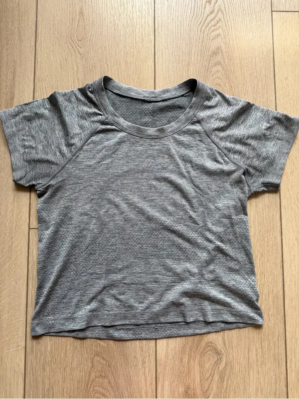 Lululemon Swiftly Tech Short Sleeve Shirt 2.0 Race Length Slate / White Grey 6-8 - Image 8