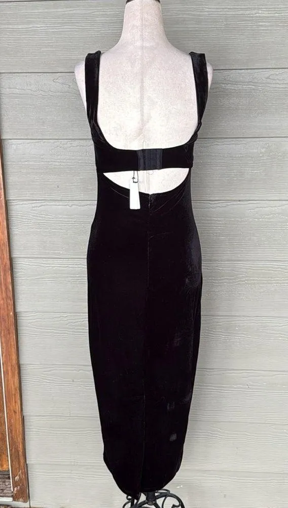 Rumored “Runaway” Black Velvet Midi Dress - Image 4
