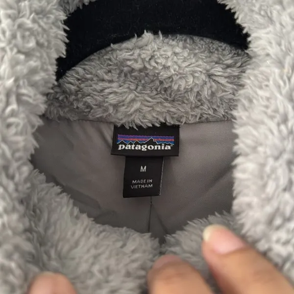 Patagonia Women’s Los Gatos Fuzzy Vest Warm Athleisure Winter Cozy - Image 2