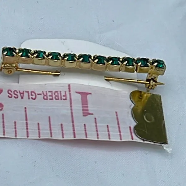 Vintage green cut glass bar brooch. - Image 7