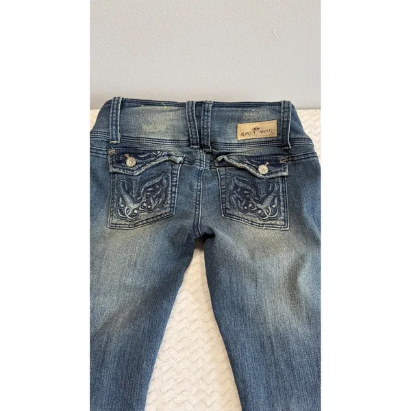 Almost Famous Womens Low Rise Bootcut Jeans Distressed Embroidered Wings Size 5 - Image 4