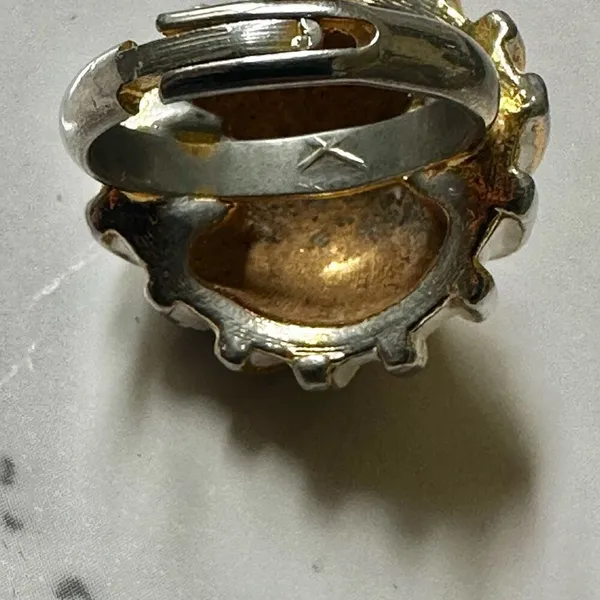 Cream/gold tone vintage cocktail ring - Image 10