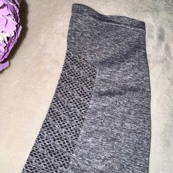 NEW Fabletics Sync Seamless High-Waisted 7/8 Legging - Image 12