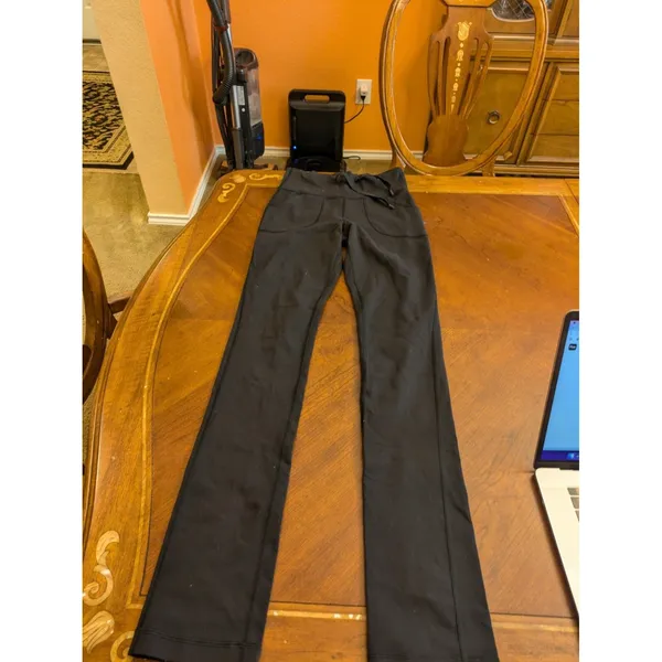Women's Lululemon Speed Up Crop black leggings 21" size 4 - Image 6