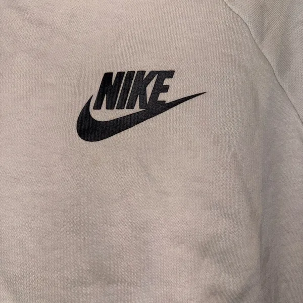 Nike White Crew Sweatshirt with Red Tag - Image 4