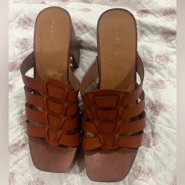 Madden Girl 8 chunky Brown Platform Heels - Image 2