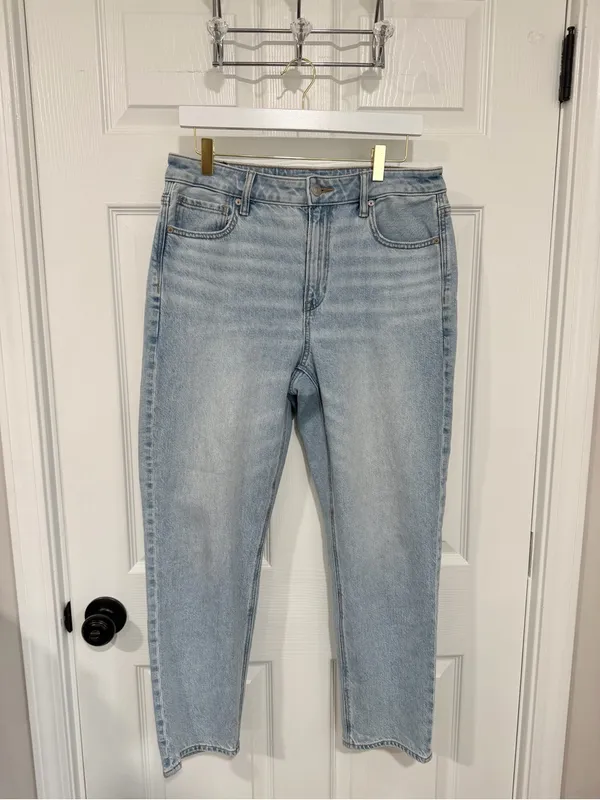 American Eagle Strigid Light Wash High Rise Jeans Women’s 8 Short - Image 5