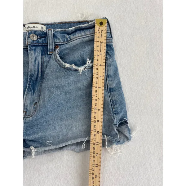Abercrombie & Fitch High Rise Mom Shorts Light Wash Distressed Denim Size 26 2 - Image 4