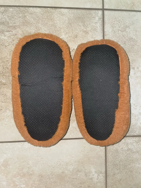 Teddy Bear slippers Brown Size 9/10 - Image 2