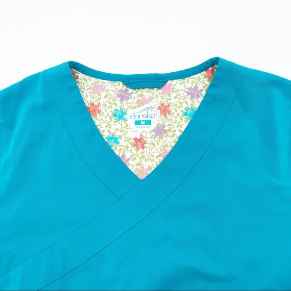 Dansko Women's Short Sleeve V-neck Button Back Nursing Scrub Top Size Medium - Image 4