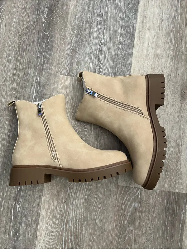 Women’s Beige Fur Suede Ankle Boots Sz 8 Faux Fur Lined Dual Zip Lug Sole EU 38 - Image 3
