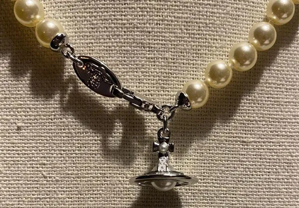 Vivienne Westwood faux pearl and Saturn orb pendant choker, new. - Image 2