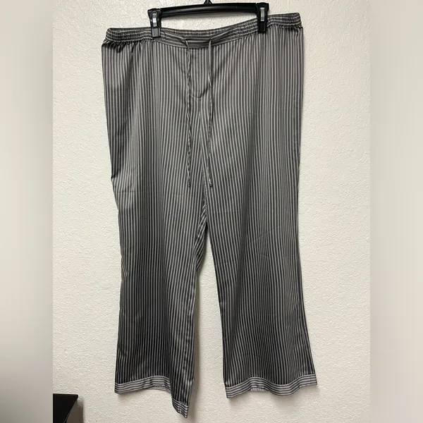 AMBRIELLE Gray Striped Satin Pajama Pants Size: 16-18/XL - Image 4