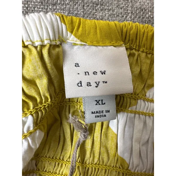 A New Day Womens Yellow & White Smocked Crop Top XL Adjustable Straps Cruise - Image 4