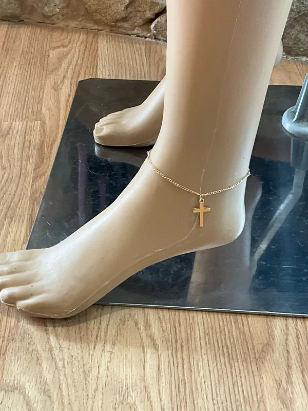 Stylish Gold Cross Charm Anklet - Image 3