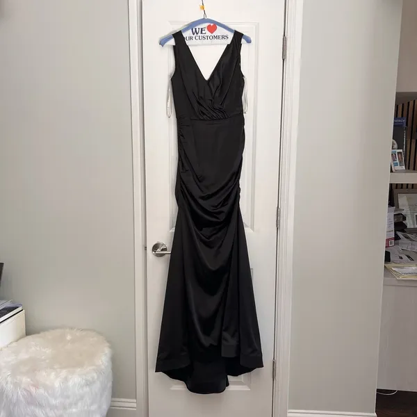 David's Bridal GALINA SIGNATURE Women’s Stretch Satin Ruched Mermaid Dress Black Size 2 EUC - Image 4