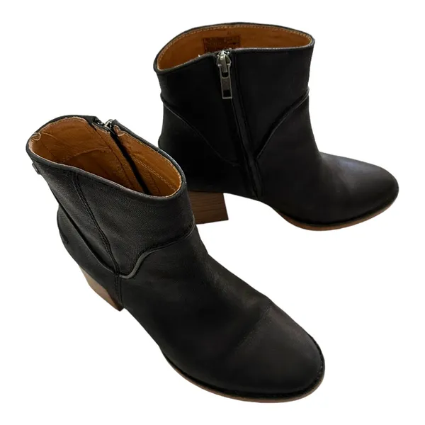 UGG Black Leather Western Ankle Boots Block Heel Size 6.5 - Image 5
