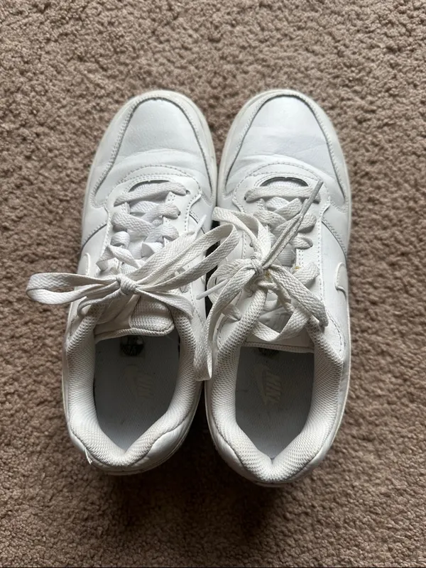 Nike Sneakers White Women’s Size 7.5 - Image 2
