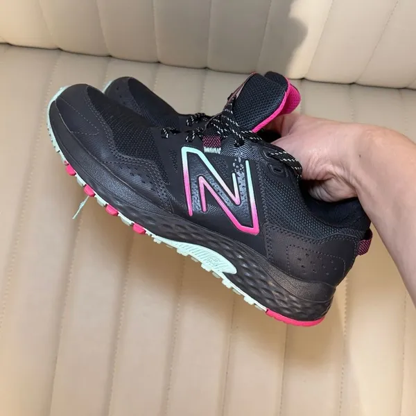 New-balance Women's Black and Pink Trainers - Image 6