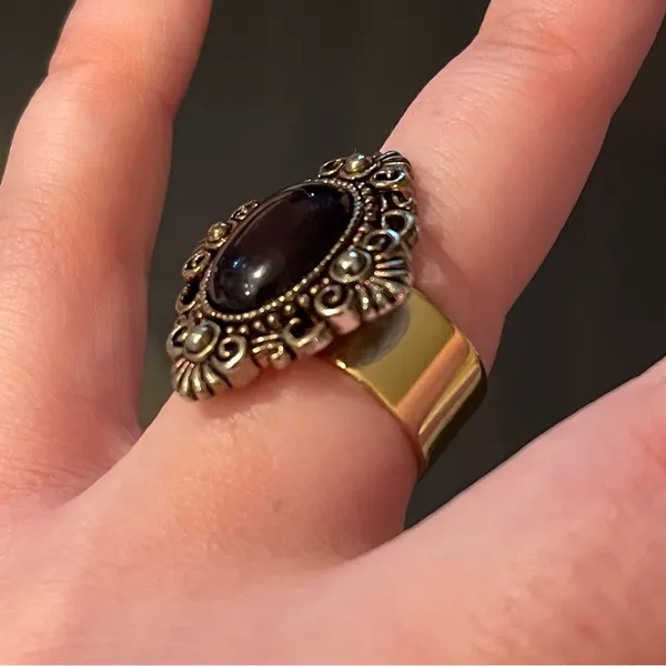 Vintage style statement ring. Diamond shaped with black oval center. Adjustable - Image 7