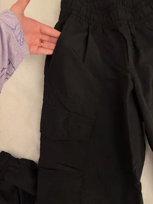 Old Navy Cargo pants - Image 2