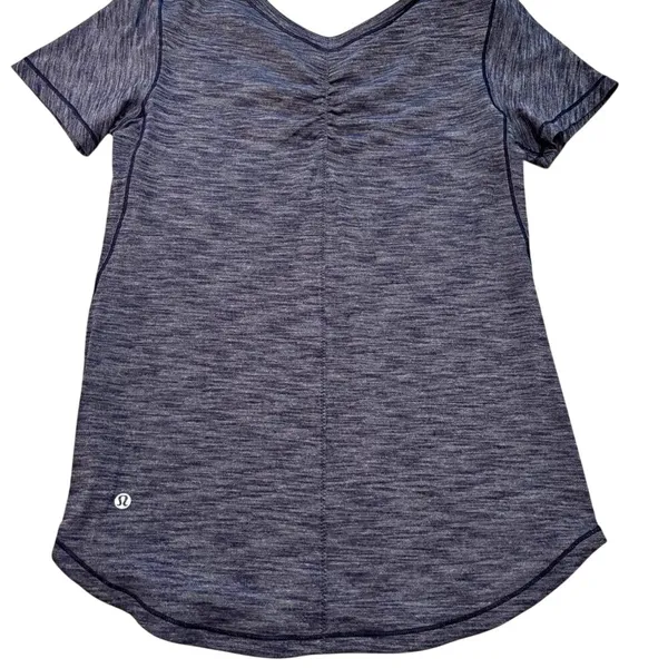 lululemon athletica‎ Women's Blue Micro-stripe Top size 4 - Image 2