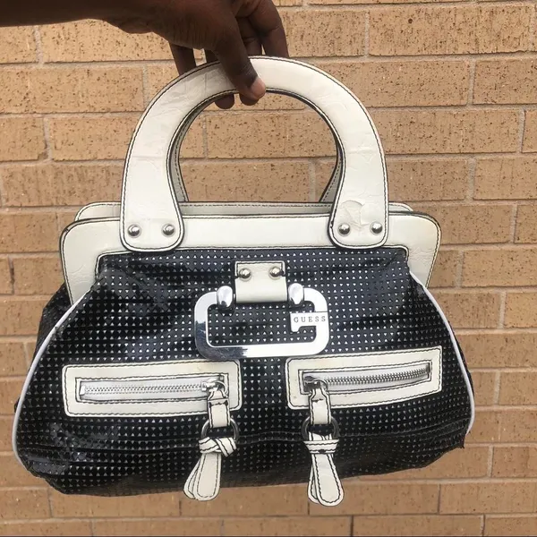 Vintage Whimsygoth Guess Y2K Black Faux Leather Shoulder Hand Bag Purse Gothic Mcbling Emo Grunge 2000s #Indie #Sleaze #Punk #Cyber #Trendy Baddie Retro RARE! - Image 2