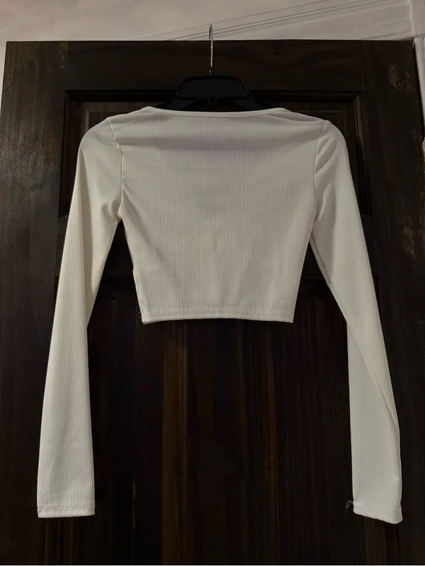 SheIn White Long-Sleeve Heart Front Cropped Top - Image 3