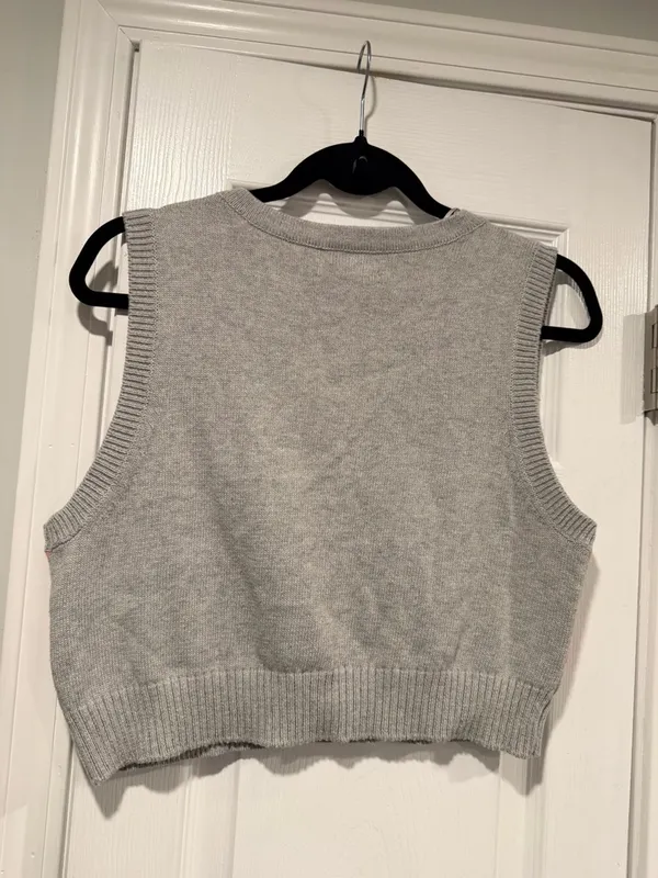 NWT Aeropostale Size M Gray Coral V Neck Argyle Cropped Stretch Sweater Vest - Image 10
