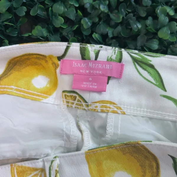 Isaac Mizrahi NWOT lemon and lime shorts 🍋🍋‍🟩 - Image 3