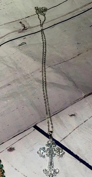 Cross pendant necklace silver diamond accent - Image 2
