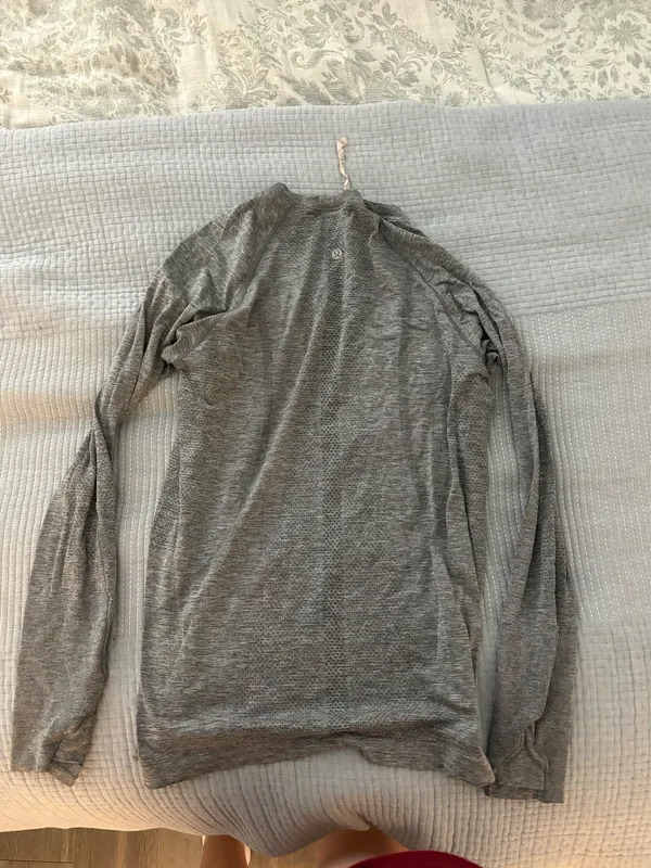 Grey Lululemon Top Swiftly Tech Long Sleeve - Image 3