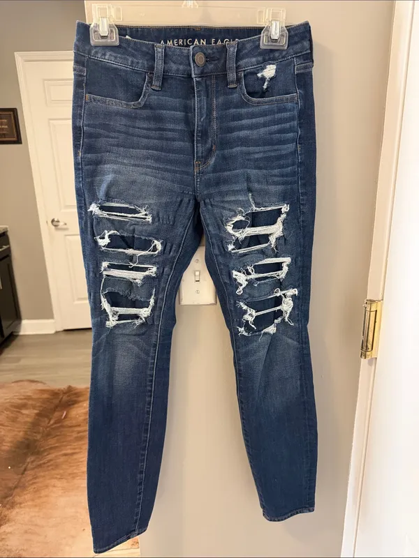 American Eagle High Rise Distressed Jegging - Size 6R - Image 2
