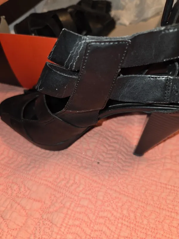 Guess heel shoes size 8 - Image 4