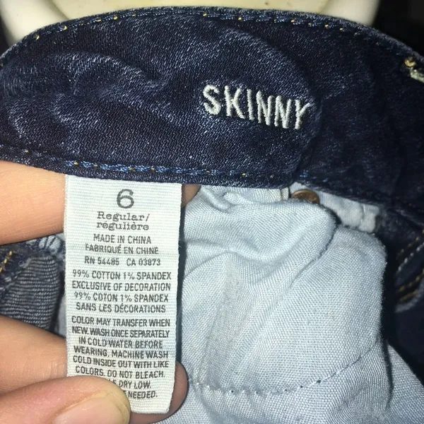 American Eagle size 6 distressed normcore skinny jeans - Image 3